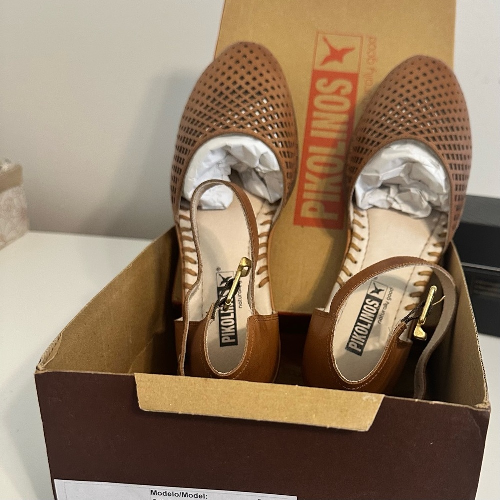PIKOLINOS Brandy Leather Perforated Mary Jane Flats Size 40UE (US Women 9-9.5) - Picture 3 of 13